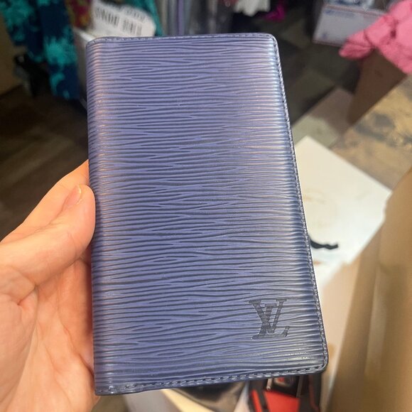 LOUIS VUITTON CHECK BOOK WALLET - Picture 1 of 1
